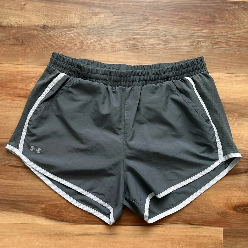Under Armour Heat gear Womens Medium Gray Elastic Waist Lined Running Shorts‎